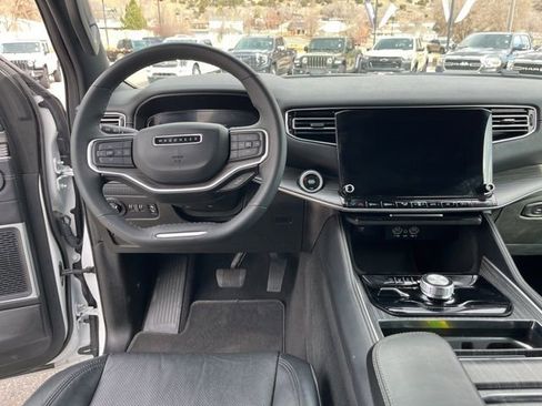 Used 2024 Jeep Wagoneer Series II w/ Flexible Seating Group image 23