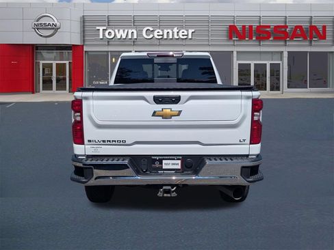 Used 2024 Chevrolet Silverado 2500 LT AWD/4WD image 6