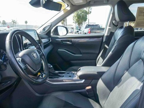 Used 2020 Toyota Highlander Limited image 18