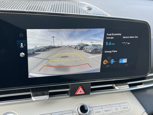 Certified 2025 Hyundai Elantra Limited image 19