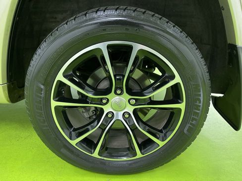 Used 2015 Jeep Grand Cherokee Overland w/ Advanced Technology Group image 16