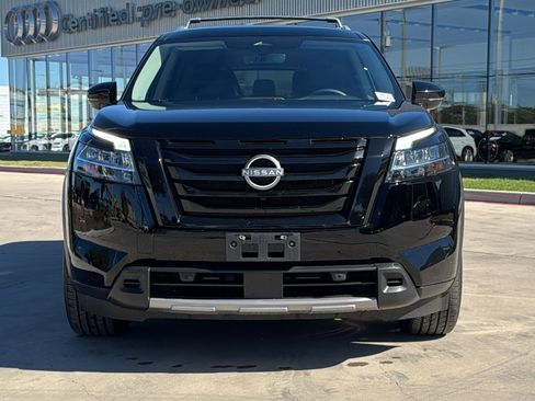 Used 2023 Nissan Pathfinder SL w/ Black Appearance Package image 2