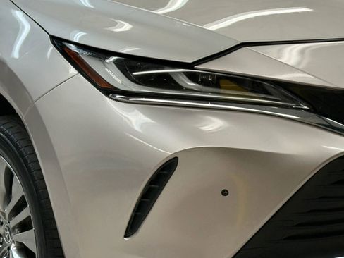 Used 2023 Toyota Venza Limited image 6