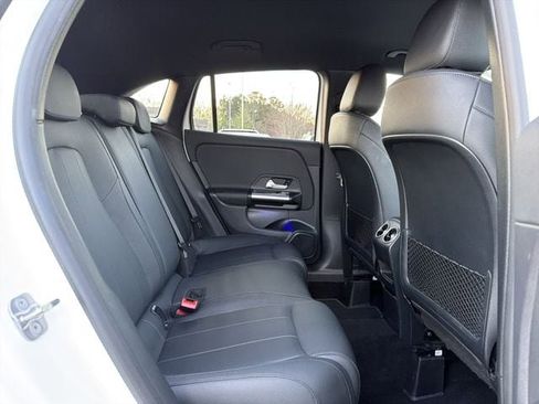 Used 2025 Mercedes-Benz GLA 250 image 17