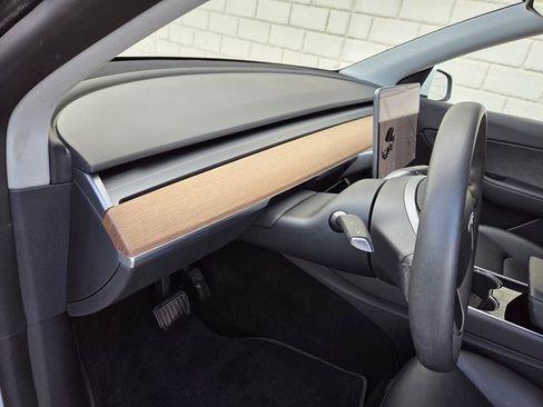 Used 2020 Tesla Model Y Long Range image 19