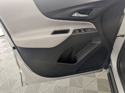 Used 2022 Chevrolet Equinox LS image 10