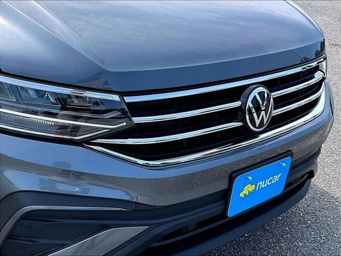 Used 2024 Volkswagen Tiguan SE AWD/4WD image 32