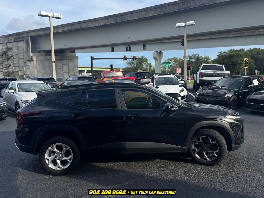 Used 2025 Chevrolet Trax LT w/ Driver Confidence Package FWD image 7