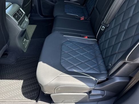 Used 2024 Volkswagen Atlas Cross Sport SEL Premium R-Line image 28