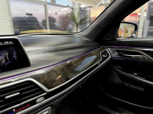 Used 2017 BMW 750i RWD image 25