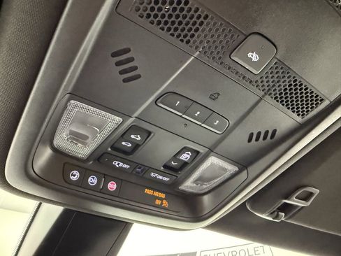 Used 2025 Cadillac XT6 Premium Luxury image 25