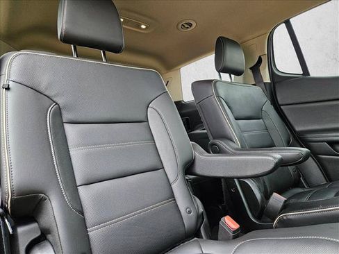 Used 2019 GMC Acadia Denali w/ Technology Package FWD image 20
