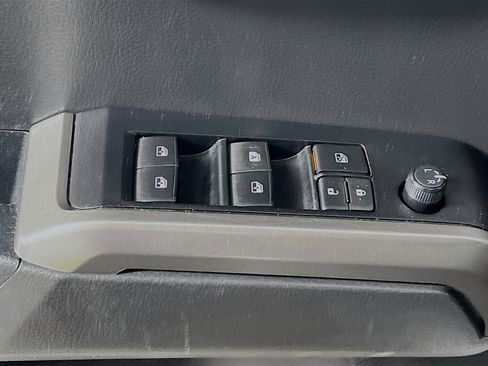 Used 2022 Toyota Tacoma SR5 w/ Technology Package image 17