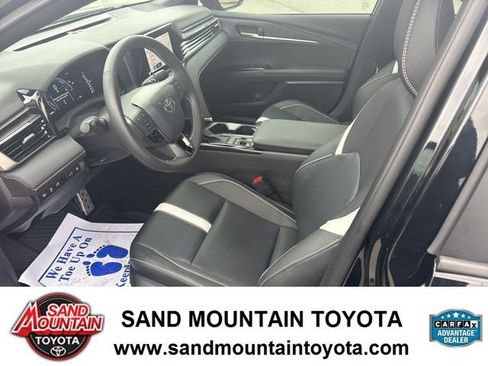 Used 2025 Toyota Camry SE image 13