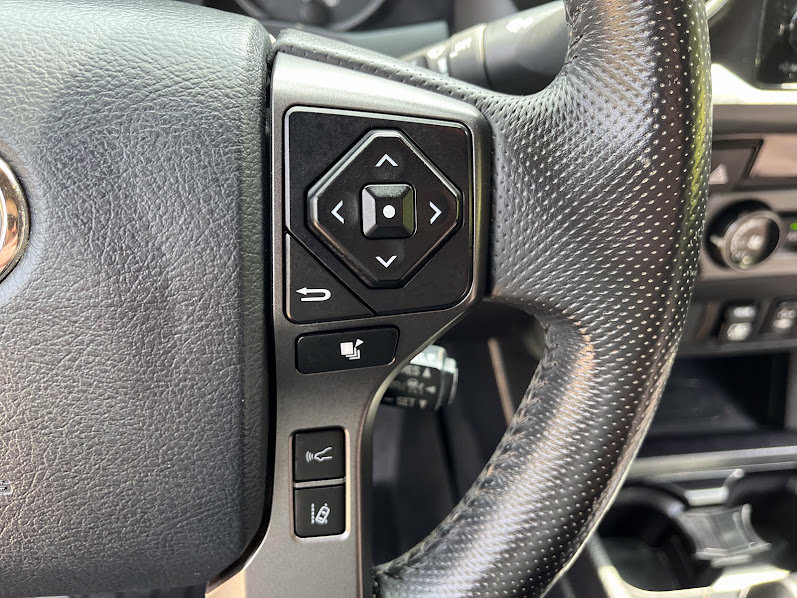 Used 2018 Toyota Tacoma TRD Off-Road AWD/4WD image 16