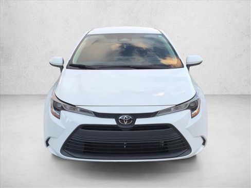 Used 2024 Toyota Corolla LE FWD image 2