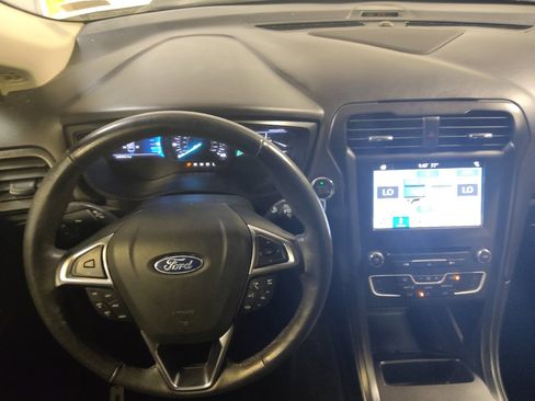 Used 2018 Ford Fusion SE w/ Equipment Group 201A image 22