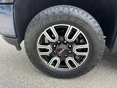 Used 2022 GMC Sierra 2500 AT4 w/ Snow Plow Prep/Camper Package image 7