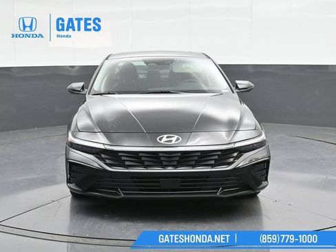 Used 2025 Hyundai Elantra Limited w/ Cargo Package FWD image 5