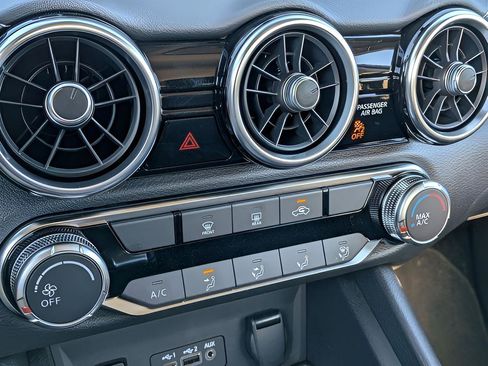 Certified 2025 Nissan Sentra SV FWD image 19