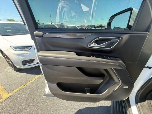 Used 2023 GMC Yukon XL AT4 w/ AT4 Premium Plus Package AWD/4WD image 11