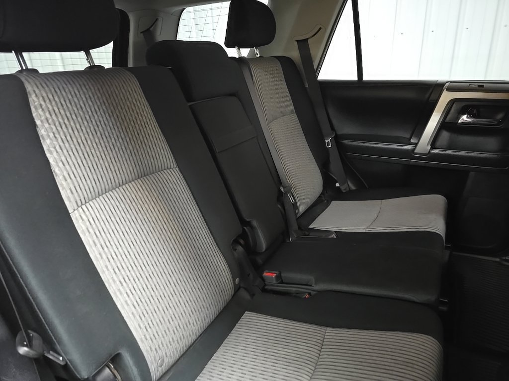 Used 2018 Toyota 4Runner SR5 AWD/4WD image 17
