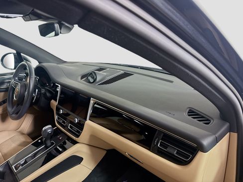 Used 2023 Porsche Macan image 29