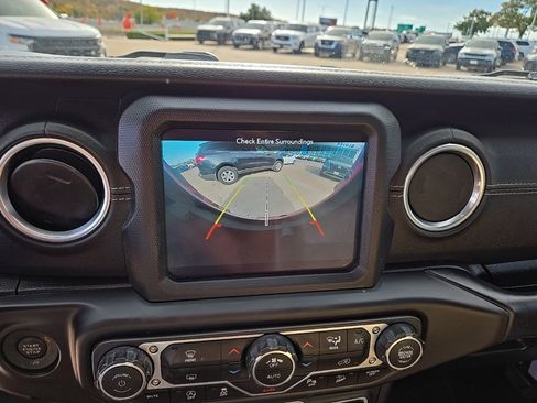 Used 2018 Jeep Wrangler Unlimited Sahara image 37