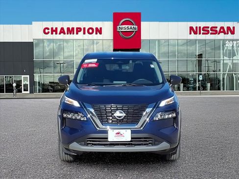 Used 2023 Nissan Rogue S image 2