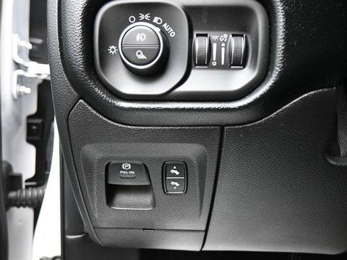 Used 2021 RAM 1500 Laramie AWD/4WD image 12
