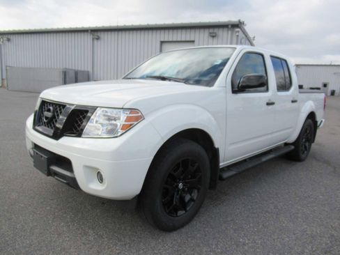 Used 2021 Nissan Frontier SV image 1