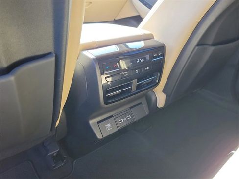 Used 2023 Acura MDX SH-AWD w/ Technology Package image 12