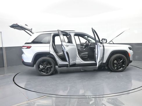 Used 2023 Jeep Grand Cherokee Altitude AWD/4WD image 75