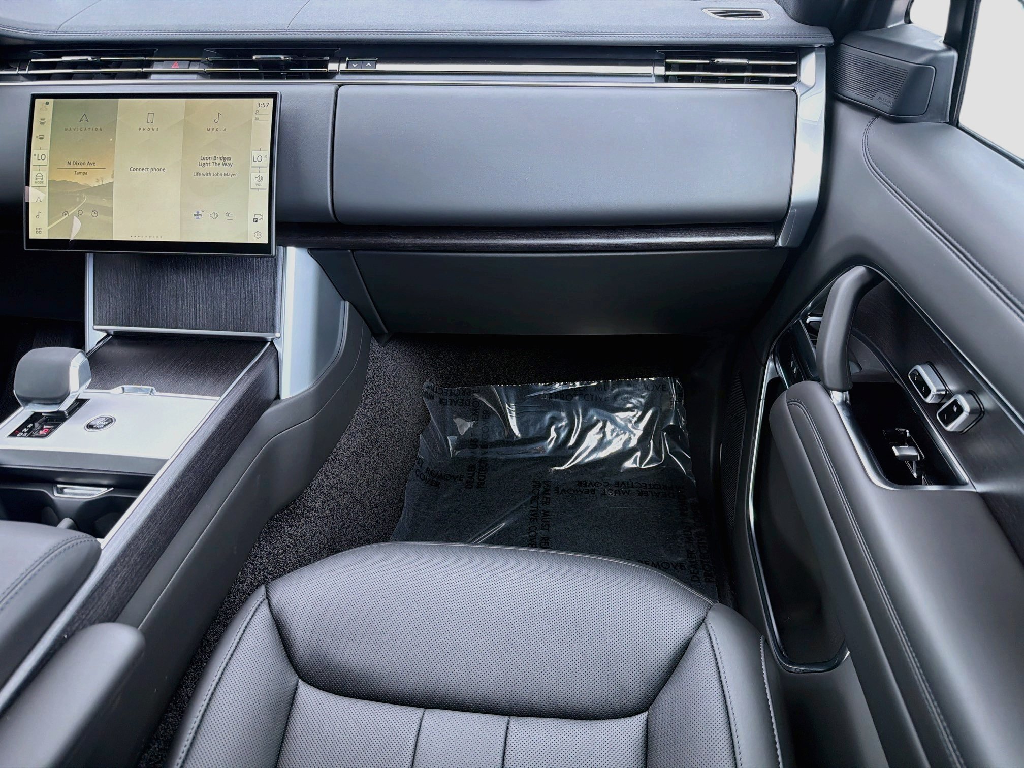 New 2026 Land Rover Range Rover Long Wheelbase SE AWD/4WD image 19
