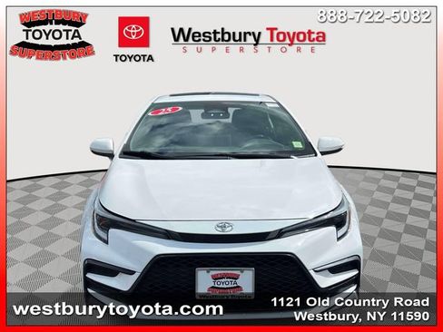 Certified 2025 Toyota Corolla SE w/ SE Premium Package FWD image 3