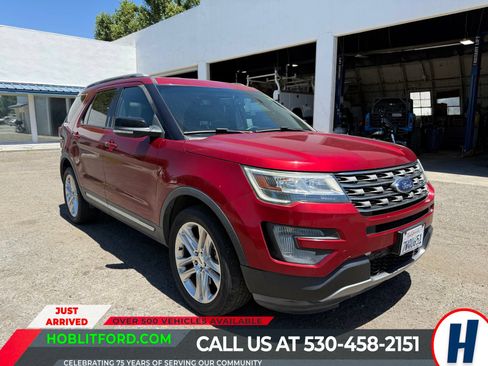 Used 2017 Ford Explorer XLT w/ Equipment Group 202A AWD/4WD image 1