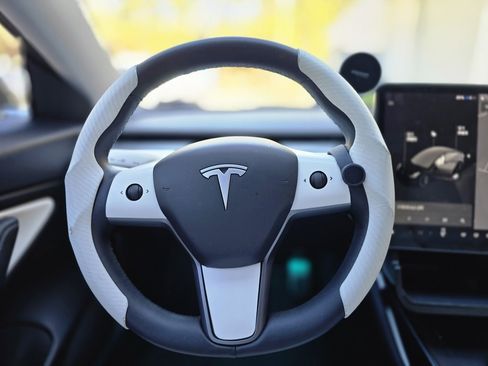 Used 2020 Tesla Model 3 Standard Range Plus image 12