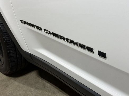 Used 2023 Jeep Grand Cherokee Altitude AWD/4WD image 26
