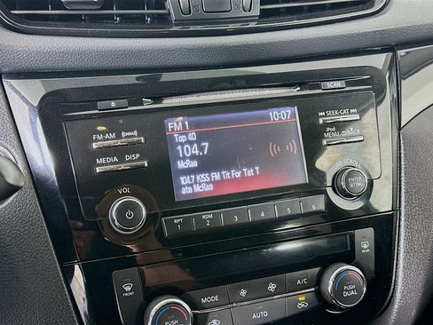 Used 2018 Nissan Rogue Sport SV image 19