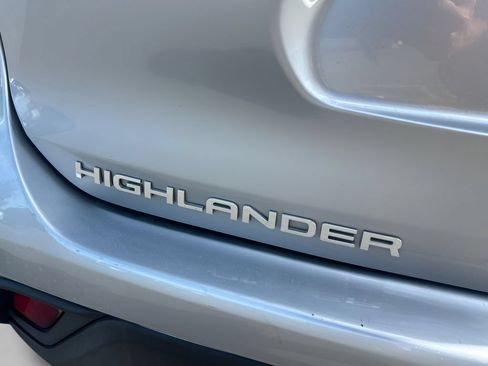 Used 2022 Toyota Highlander XLE AWD/4WD image 8