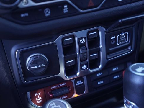 Used 2024 Jeep Wrangler Unlimited Sport AWD/4WD image 19