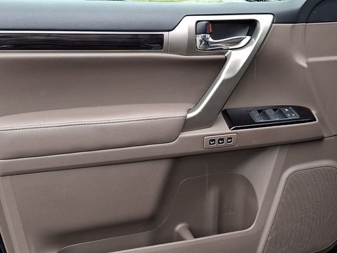 Used 2019 Lexus GX 460 AWD/4WD image 15