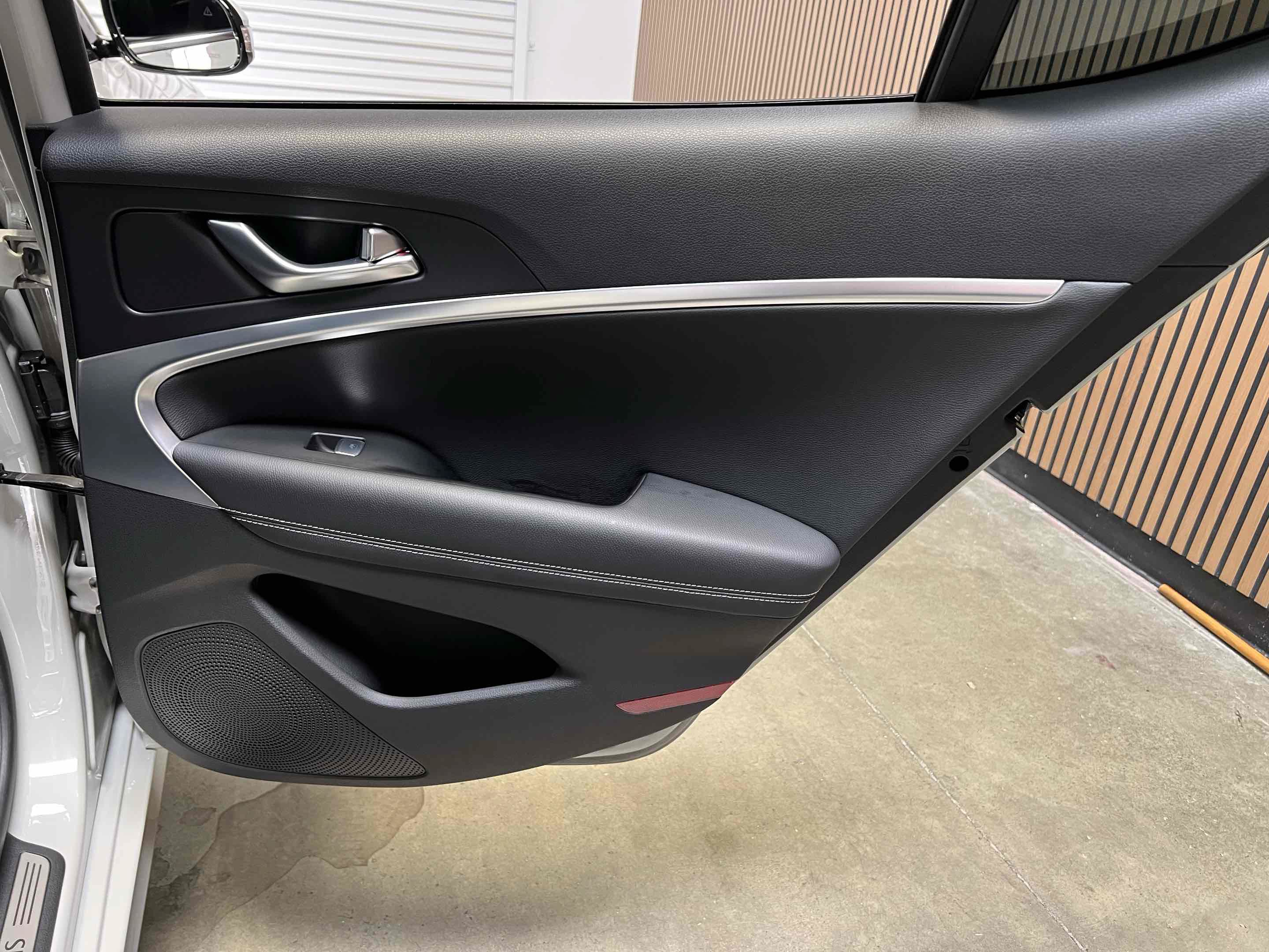 Used 2025 Genesis G70 2.5T RWD image 70