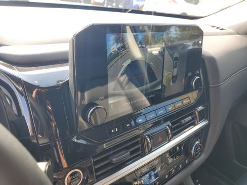 Used 2024 Nissan Pathfinder SL image 27