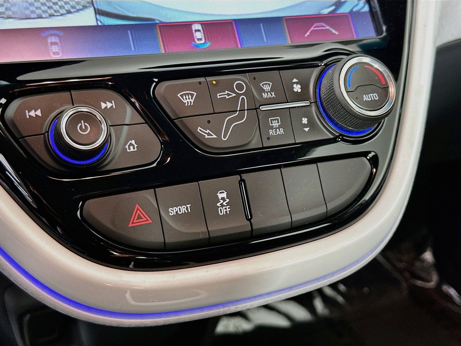 Used 2019 Chevrolet Bolt Premier w/ Infotainment Package FWD image 16