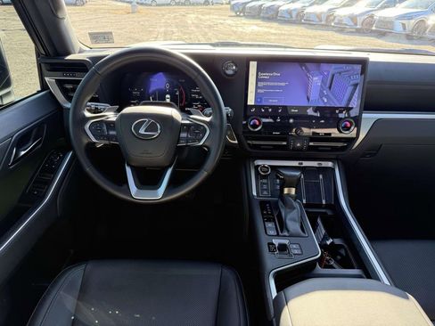 Used 2024 Lexus GX 550 image 8