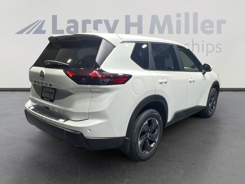 New 2026 Nissan Rogue SV FWD image 5