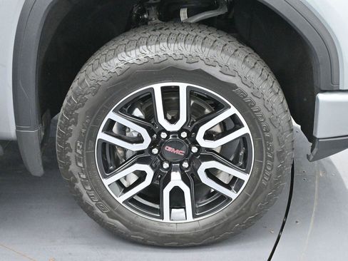 Used 2025 GMC Sierra 1500 AT4 w/ AT4 Premium Package AWD/4WD image 34