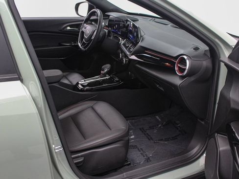 Used 2024 Chevrolet Trax RS w/ Driver Confidence Package FWD image 20