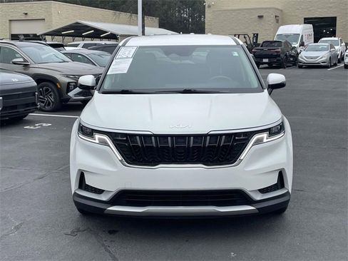 Used 2023 Kia Carnival LX image 2